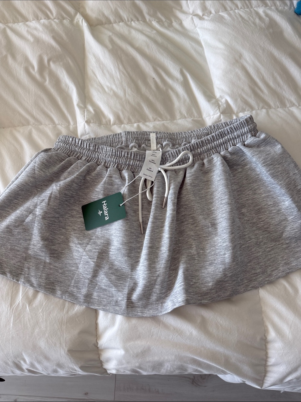 HALARA Gray Heather Athletic Skort with White Drawstring
